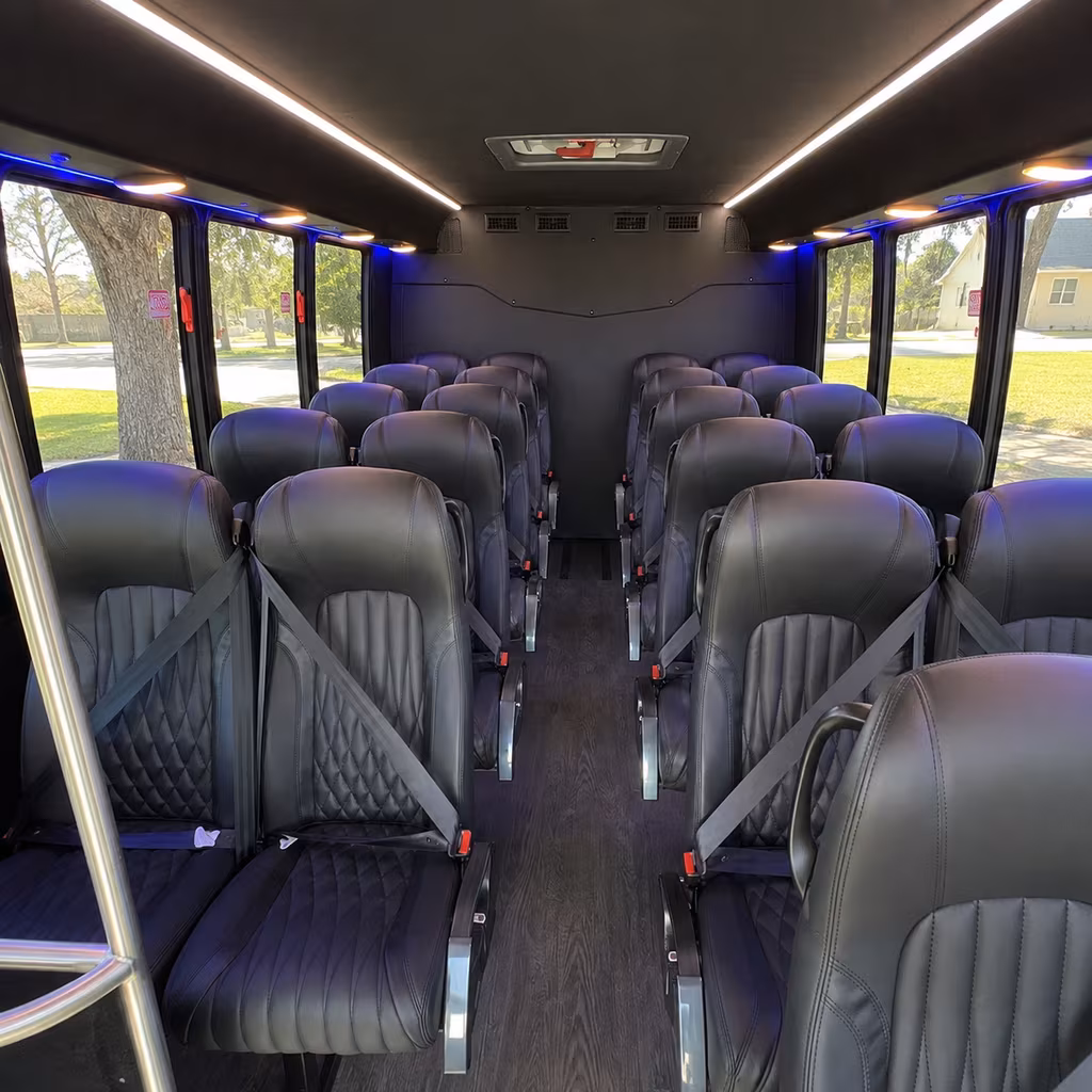 la quinta bus rentals