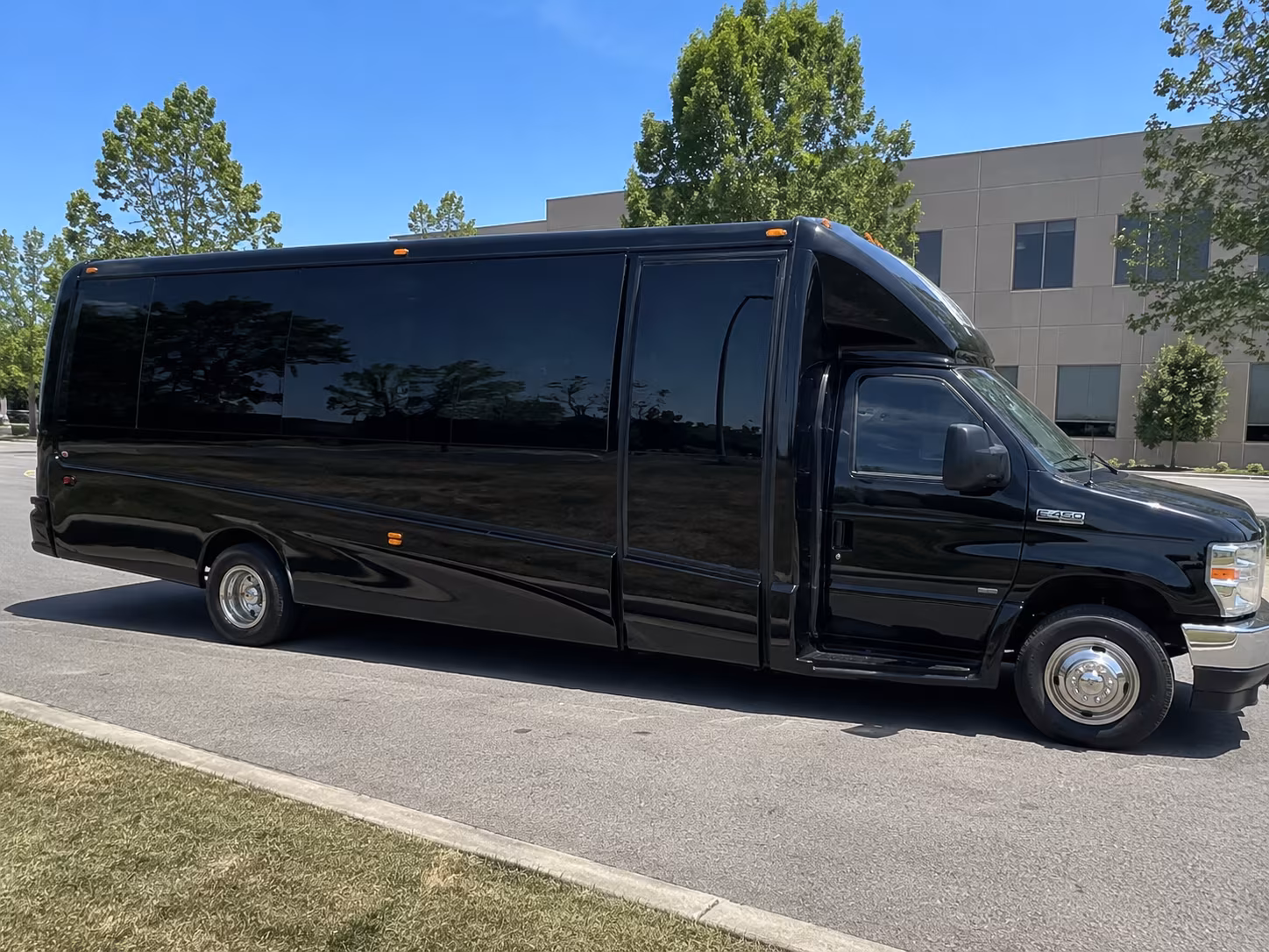 la quinta get your group to every winery on time with a la quinta charter bus